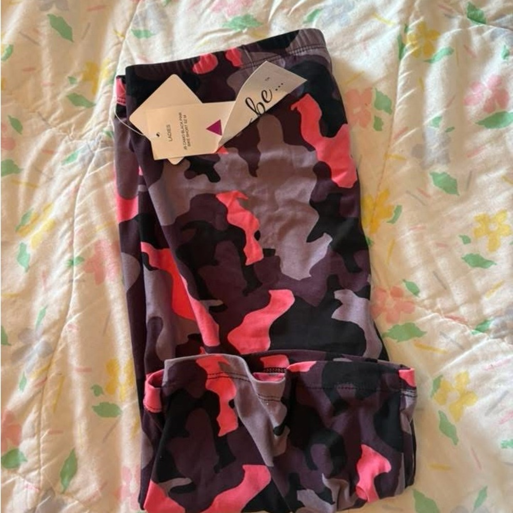 Women’s Camo biker shorts - Pink and Black
